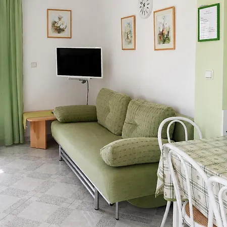 Apartament Lovely In With Wifi Kukljica